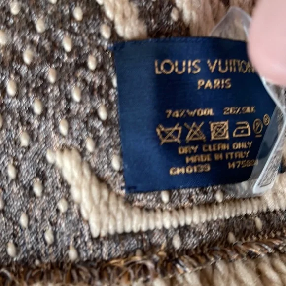 NWT Louis Vuitton Logomania jungle print scarf - Picture 7 of 8